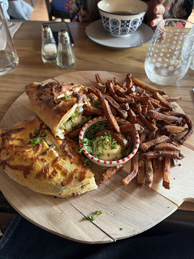 Photo of MoMo Café Resto - 119 Rue Notre Dame O, Thetford Mines, QC G6G 1J4